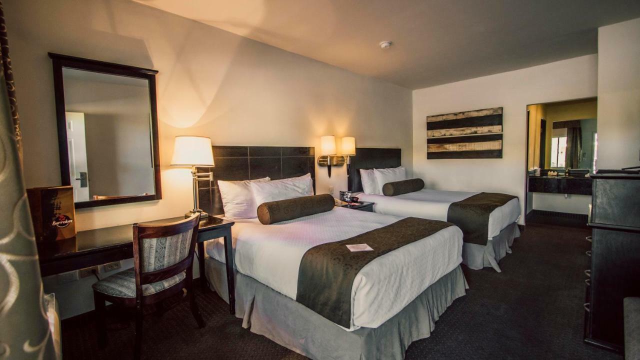 Barrokas Hotel & Suites Piedras Negras Exterior photo